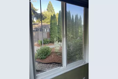 766 W Union St, Roseburg, OR 97471 - Photo 33