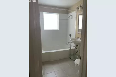 766 W Union St, Roseburg, OR 97471 - Photo 15