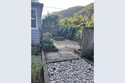 766 W Union St, Roseburg, OR 97471 - Photo 29
