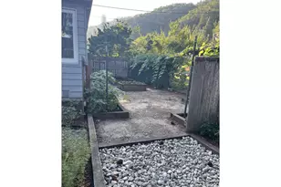 766 W Union St, Roseburg, OR 97471 - Photo 29