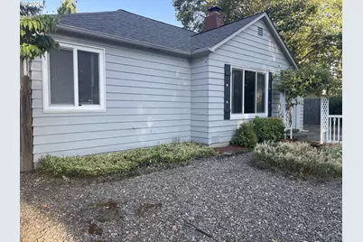 766 W Union St, Roseburg, OR 97471 - Photo 3