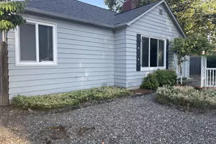 766 W Union St, Roseburg, OR 97471 - Photo 3