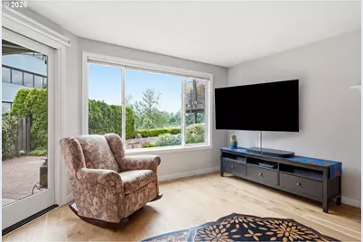 5620 S Riverside Ln #1, Portland, OR 97239 - Photo 15