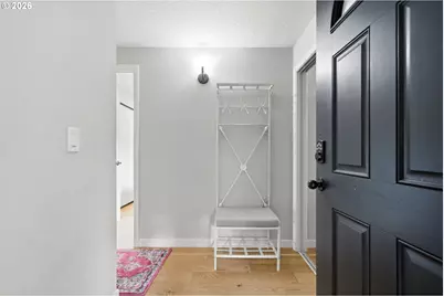 5620 S Riverside Ln #1, Portland, OR 97239 - Photo 9