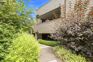 5620 S Riverside Ln, Portland, OR 97239 - Photo 7