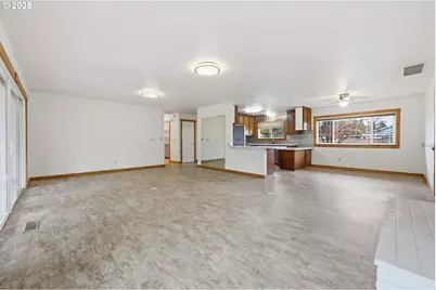 1920 NE View Ct, Gresham, OR 97030 - Photo 9