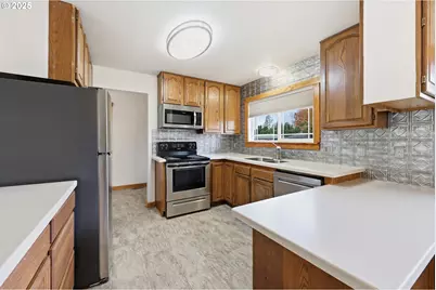 1920 NE View Ct, Gresham, OR 97030 - Photo 17