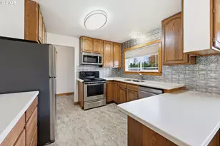 1920 NE View Ct, Gresham, OR 97030 - Photo 17