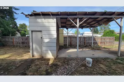 2410 Porter St, Lebanon, OR 97355 - Photo 13