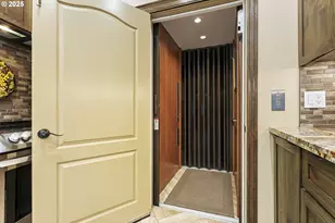 6521 S Corbett Ave, Portland, OR 97239 - Photo 37