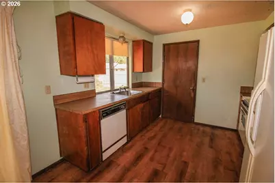 1873 NE 10th Ave, Hillsboro, OR 97124 - Photo 7