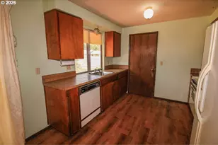 1873 NE 10th Ave, Hillsboro, OR 97124 - Photo 7