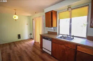 1873 NE 10th Ave, Hillsboro, OR 97124 - Photo 9