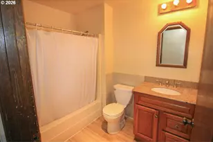 1873 NE 10th Ave, Hillsboro, OR 97124 - Photo 11