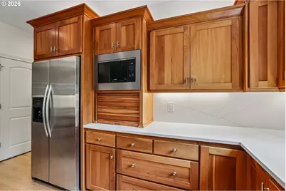 8768 SW Marseilles Dr, Beaverton, OR 97007 - Photo 9