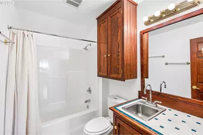 3530 SW Falcon St, Portland, OR 97219 - Photo 13