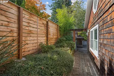 3530 SW Falcon St, Portland, OR 97219 - Photo 39