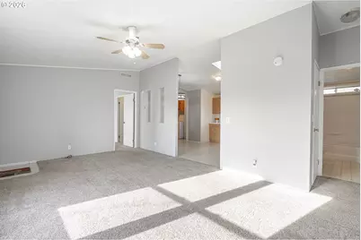 860 W Ellendale Ave, Dallas, OR 97338 - Photo 17