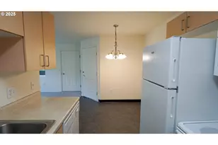 9234 SE Division St, Portland, OR 97266 - Photo 7