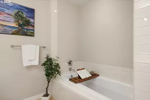 819 S Pennoyer St, Portland, OR 97239 - Photo 29