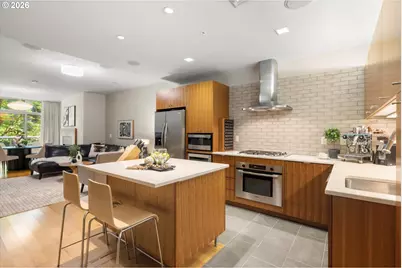 819 S Pennoyer St, Portland, OR 97239 - Photo 9