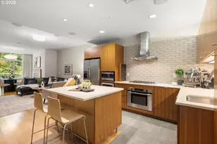 819 S Pennoyer St, Portland, OR 97239 - Photo 9