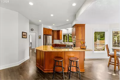 10850 SW Creightonwood Pl, Portland, OR 97219 - Photo 11