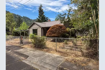 738 W Union St, Roseburg, OR 97471 - Photo 33