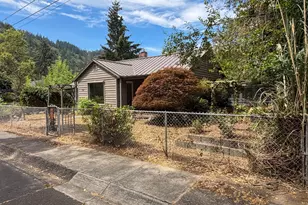 738 W Union St, Roseburg, OR 97471 - Photo 33