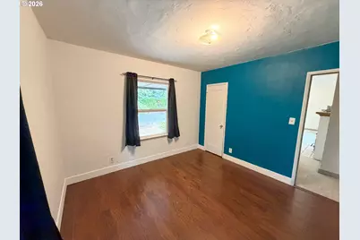 738 W Union St, Roseburg, OR 97471 - Photo 9
