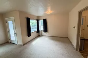 738 W Union St, Roseburg, OR 97471 - Photo 5