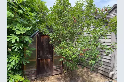 738 W Union St, Roseburg, OR 97471 - Photo 35