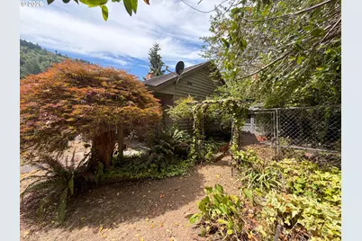738 W Union St, Roseburg, OR 97471 - Photo 25