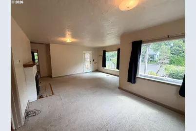 738 W Union St, Roseburg, OR 97471 - Photo 5