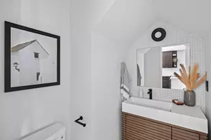 2017 NW Irving St, Portland, OR 97209 - Photo 17