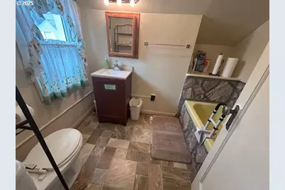 229 S Pacific St, Rockaway Beach, OR 97136 - Photo 41