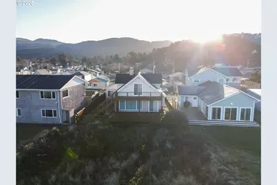 229 S Pacific St, Rockaway Beach, OR 97136 - Photo 3