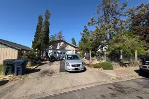 624 Janus St, Springfield, OR 97477 - Photo 1
