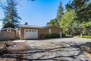 1030 June Ave, Bandon, OR 97411 - Photo 25