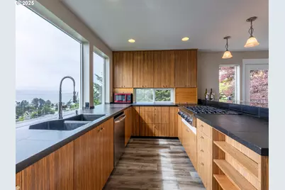 315 NE Vista Terrace Ave, Depoe Bay, OR 97341 - Photo 9