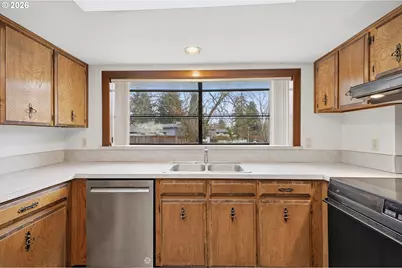 15565 SW Bristol Ln, Beaverton, OR 97007 - Photo 3