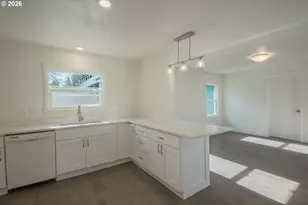 4726 NE 111th Ave, Portland, OR 97220 - Photo 9