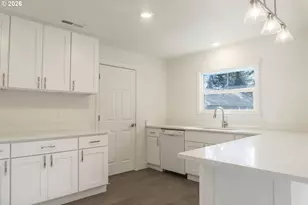 4726 NE 111th Ave, Portland, OR 97220 - Photo 7