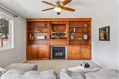 821 SE 11th St, Battle Ground, WA 98604 - Photo 9