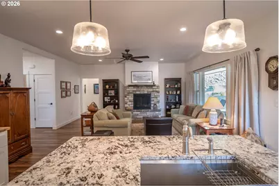 625 NE Cummins St, Roseburg, OR 97470 - Photo 19