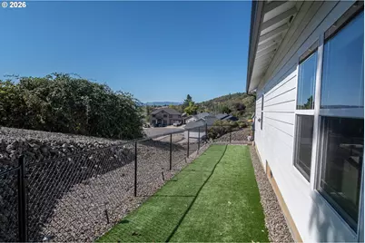 625 NE Cummins St, Roseburg, OR 97470 - Photo 43