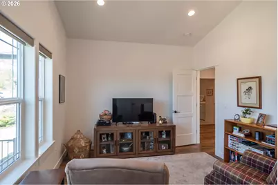 625 NE Cummins St, Roseburg, OR 97470 - Photo 33