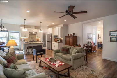 625 NE Cummins St, Roseburg, OR 97470 - Photo 11