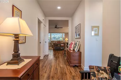 625 NE Cummins St, Roseburg, OR 97470 - Photo 5