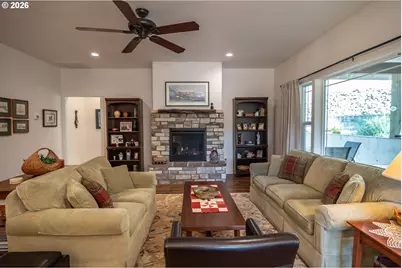 625 NE Cummins St, Roseburg, OR 97470 - Photo 7